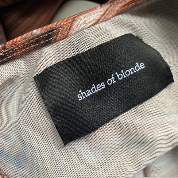 SHADES OF BLOND - Picture 7 of 7